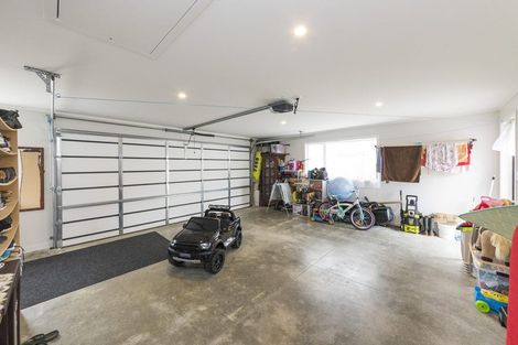 Photo of property in 4 Cyprus Place, Fitzherbert, Palmerston North, 4410