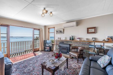 Photo of property in 78 Marine Parade, Bluff, 9814