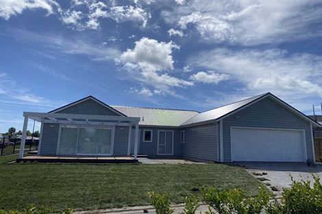 Photo of property in 2 Grove Lane, Omokoroa, 3114