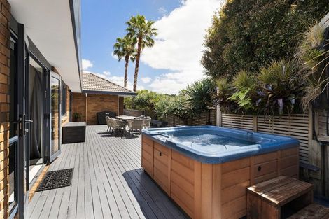 Photo of property in 14 Coralsea Way, Arkles Bay, Whangaparaoa, 0932