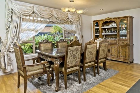 Photo of property in 1 Stow Place, Henderson, Auckland, 0612