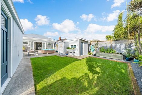 Photo of property in 25 Riddlers Crescent, Petone, Lower Hutt, 5012