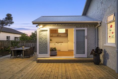 Photo of property in 19 West Avenue, Saint Clair, Dunedin, 9012