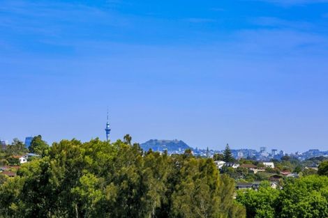 Photo of property in 43 Juniper Road, Sunnynook, Auckland, 0620