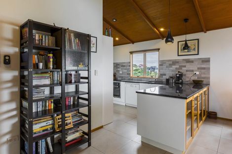 Photo of property in 12 Cobden Crescent, Bluff Hill, Napier, 4110