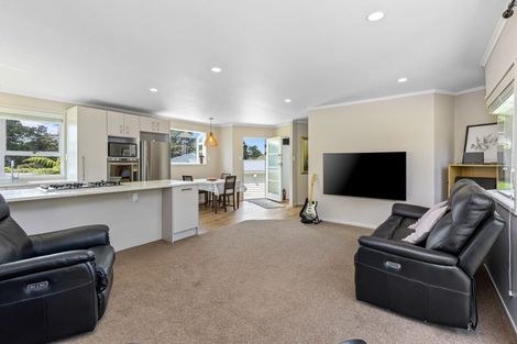 Photo of property in 1 Cunliffe Place, Glenfield, Auckland, 0629