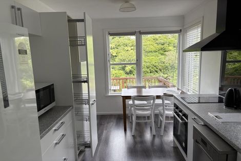 Photo of property in 19 Creswick Terrace, Northland, Wellington, 6012