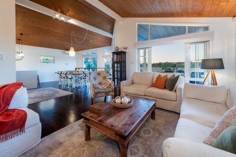 Photo of property in 2/93 Kowhai Road, Mairangi Bay, Auckland, 0630