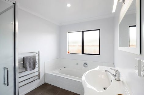 Photo of property in 14 Derbyshire Place, Dinsdale, Hamilton, 3204