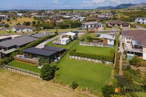Photo of property in 8 Tohora View, Waihi Beach, 3611