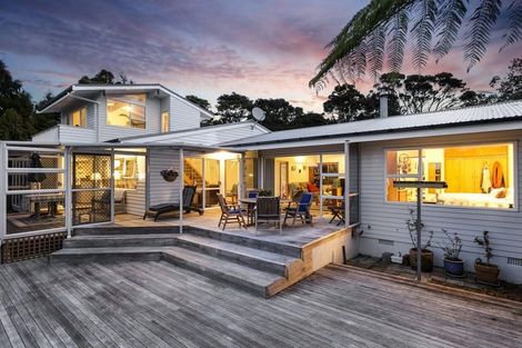 Photo of property in 51 Turanga Road, Henderson Valley, Auckland, 0612