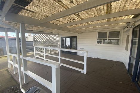 Photo of property in 28 Cambria Street, Hawera, 4610