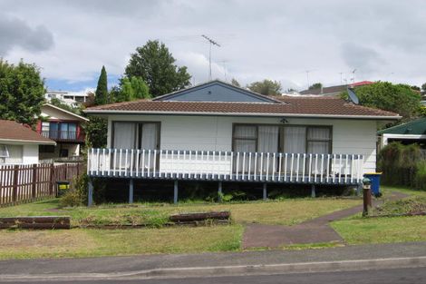 Photo of property in 6 Tacitus Place, Totara Vale, Auckland, 0629