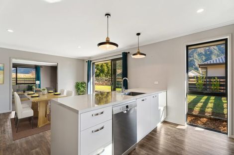 Photo of property in 10 Lakefield Close, Kingston, Athol, 9793