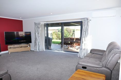 Photo of property in 68 Guildford Drive, Paraparaumu, 5032