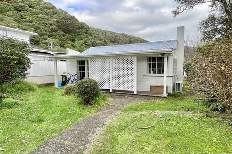 Photo of property in 5 Kauri Street, Eastbourne, Lower Hutt, 5013