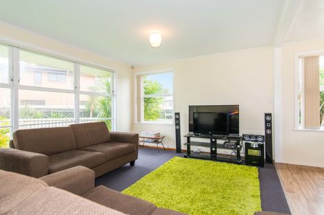 Photo of property in 37 Tarata Crescent, Mangere Bridge, Auckland, 2022