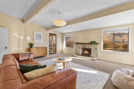 Photo of property in 261 Beacon Point Road, Wanaka, 9305