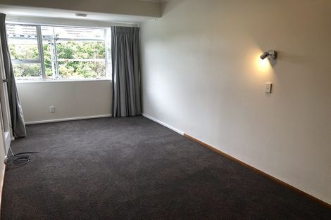 Photo of property in 2/18 Agra Crescent, Khandallah, Wellington, 6035