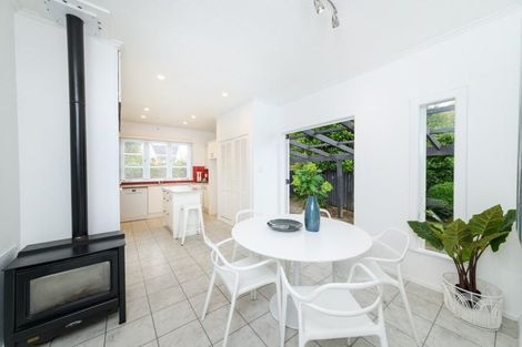 Photo of property in 4 Awatea Terrace, Hokowhitu, Palmerston North, 4410