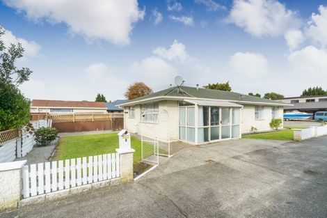 Photo of property in 2 Hill Court, Awapuni, Palmerston North, 4412