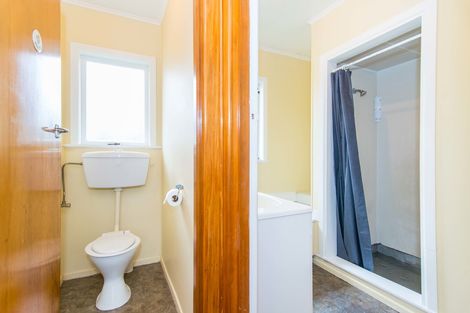 Photo of property in 37 Tarata Crescent, Mangere Bridge, Auckland, 2022