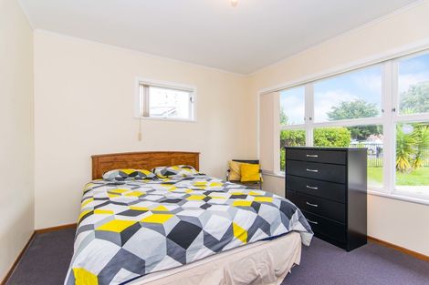 Photo of property in 37 Tarata Crescent, Mangere Bridge, Auckland, 2022