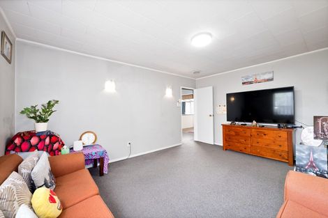 Photo of property in 2/15 Larissa Avenue, Henderson, Auckland, 0610