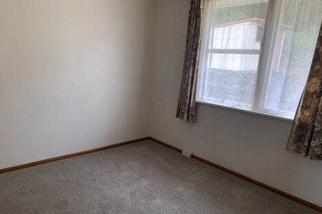 Photo of property in 19 Catherine Crescent, Paparangi, Wellington, 6037