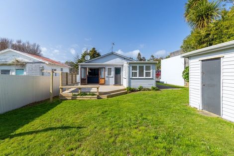 Photo of property in 14 Downe Street, New Plymouth, 4310