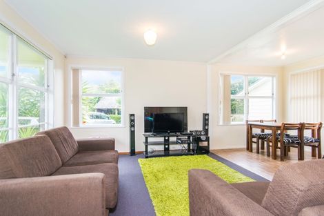 Photo of property in 37 Tarata Crescent, Mangere Bridge, Auckland, 2022