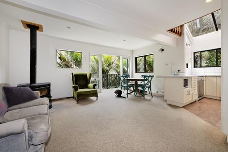 Photo of property in 5 Woontons Lane, Titirangi, Auckland, 0604