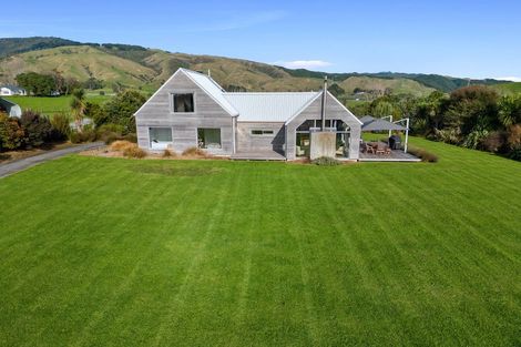 Photo of property in 48 Mountain View Drive, Manakau, Otaki, 5583