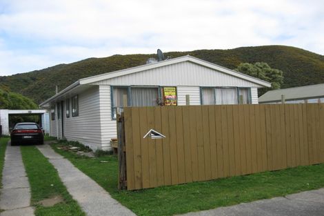 Photo of property in 6 Ngaturi Grove, Wainuiomata, Lower Hutt, 5014
