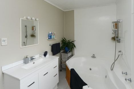 Photo of property in 7 Henderson Street, Otane, 4202