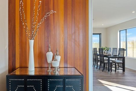 Photo of property in 11 Ropere Street, Kumeu, 0810