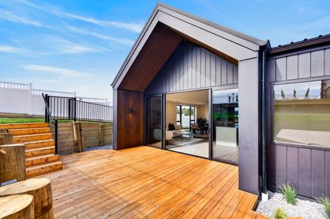Photo of property in 21 Annie Aranui Drive, Poraiti, 4182