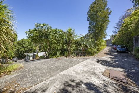 Photo of property in 323 Glenfield Road, Glenfield, Auckland, 0629