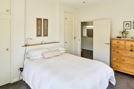 Photo of property in 33 Cheviot Road, Lowry Bay, Lower Hutt, 5013