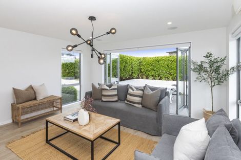 Photo of property in 12 Parkridge Place, Mount Pleasant, Christchurch, 8081