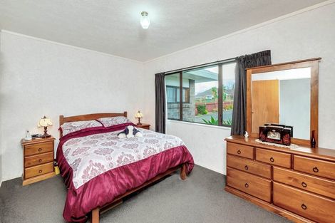 Photo of property in 2/4 Spring Grove, Henderson, Auckland, 0612