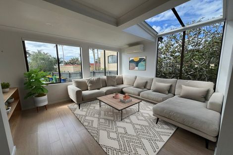 Photo of property in 1/62 Beresford Street, Bayswater, Auckland, 0622