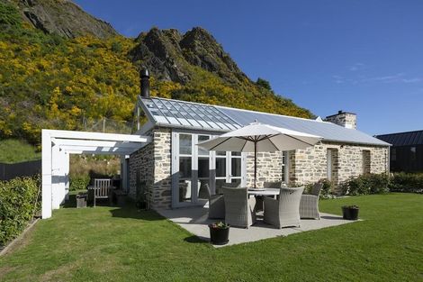 Photo of property in 32 Flynn Lane, Arrowtown, 9302