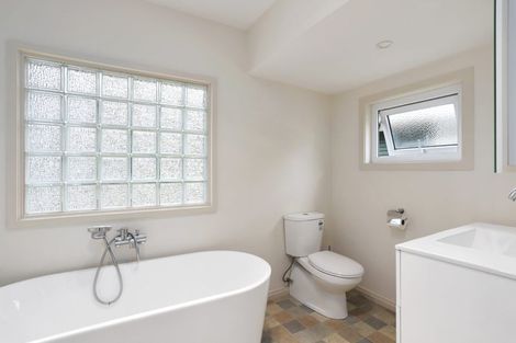 Photo of property in 125 Woodlands Park Road, Titirangi, Auckland, 0604