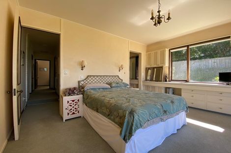 Photo of property in 18 Burford Place, Mellons Bay, Auckland, 2014