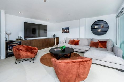 Photo of property in 306 Hurstmere Road, Takapuna, Auckland, 0622