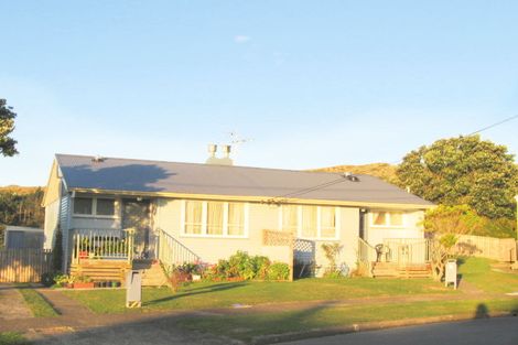 Photo of property in 17-19 Suffolk Place, Cannons Creek, Porirua, 5024