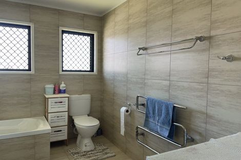 Photo of property in 24 Dianne Louise Drive, Half Moon Bay, Auckland, 2012