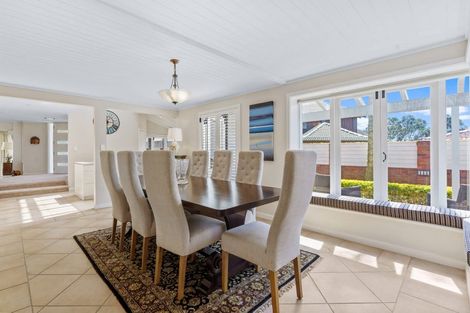 Photo of property in 31 Milford Road, Milford, Auckland, 0620