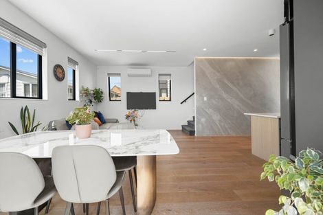 Photo of property in 6a Raeben Avenue, Hillcrest, Auckland, 0627